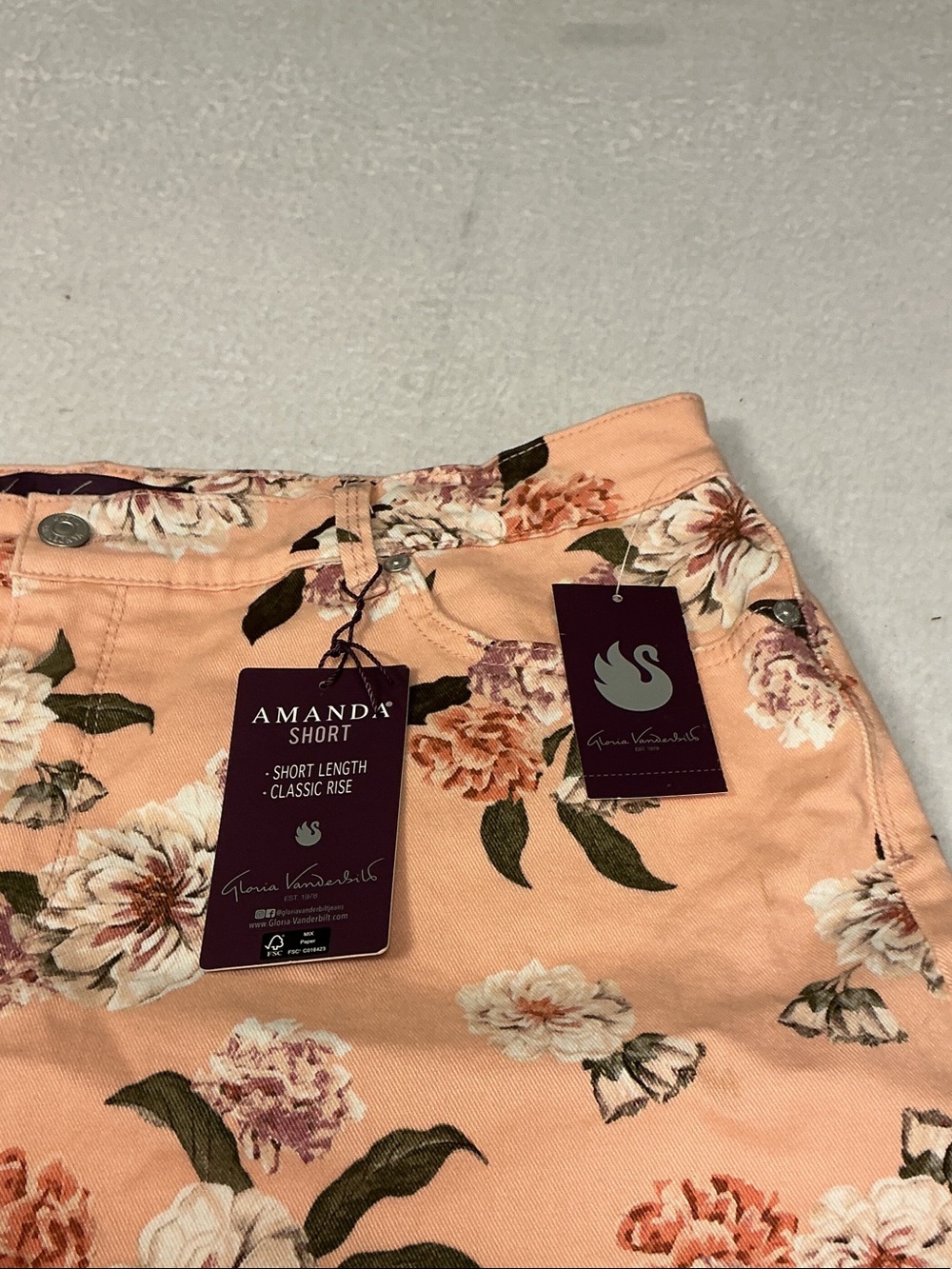 Gloria Vanderbilt Peach Floral Shorts with Green Leaf Accents Sz 16 , 3305 - Picture 3 of 4